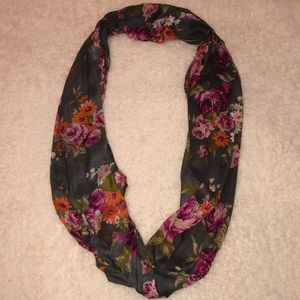 Women’s infinity scarf
